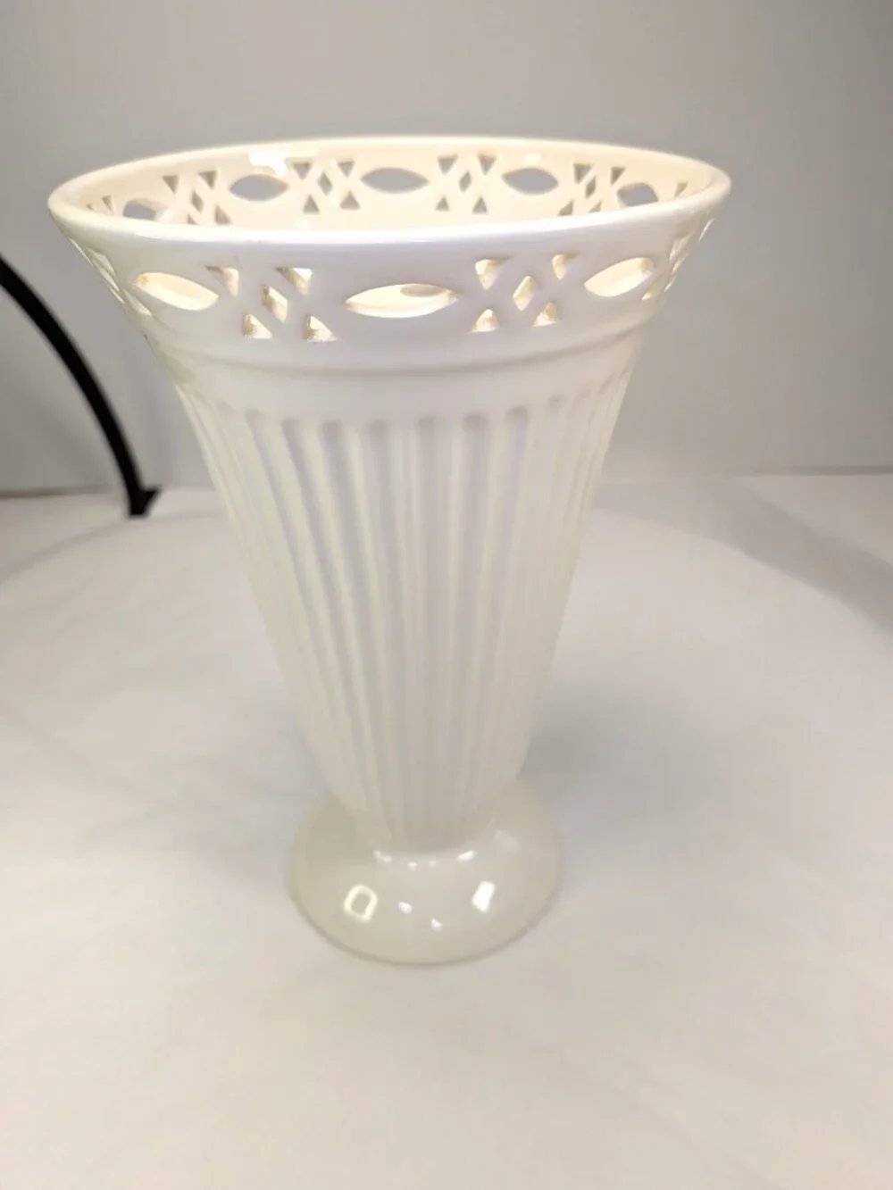 VTG Mid-Century White Ribbed Pedestal Vase w Integrated Flower Frog & Lattice